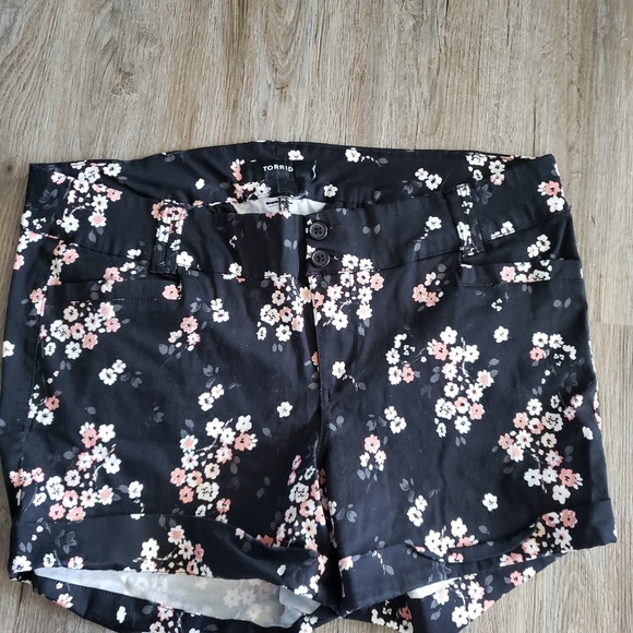 torrid Pants - Torrid adorable floral summer shorts! Size 18